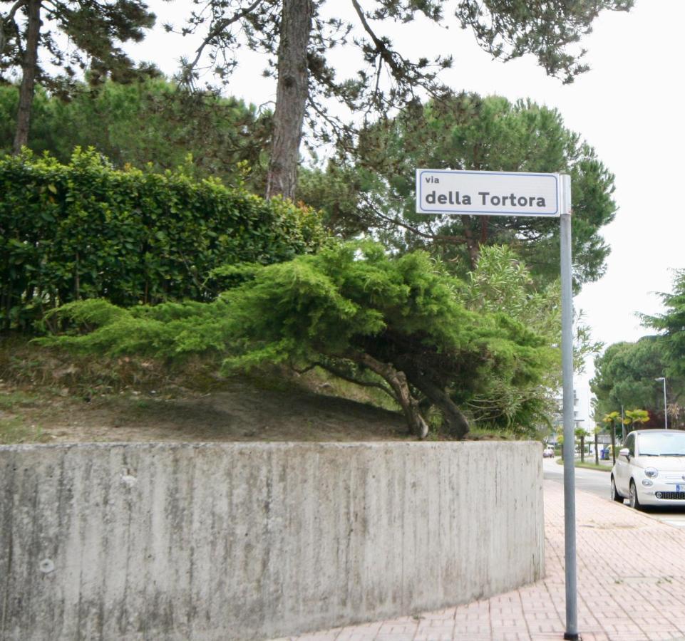 Ba- Tintoretto Apartments - Lignano Sabbiadoro Eksteriør billede
