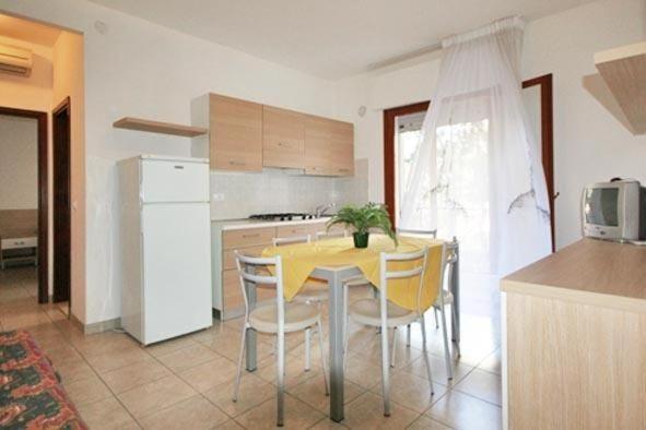 Ba- Tintoretto Apartments - Lignano Sabbiadoro Eksteriør billede